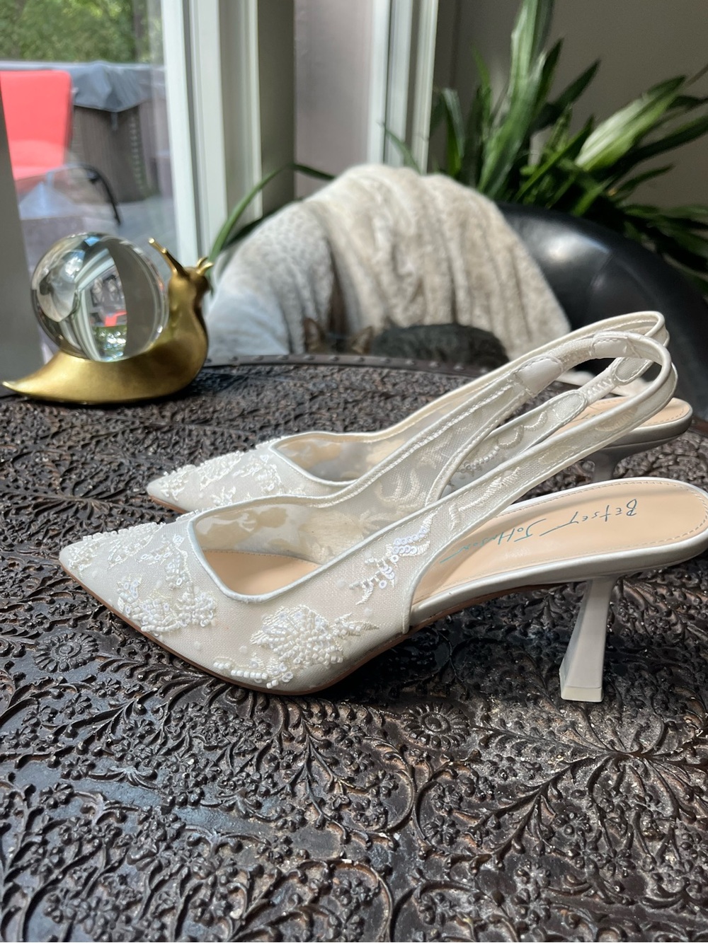 BETSEY JOHNSON SLINGBACK COSMO IVORY BEADED EMBROIDERED PUMPS 8 - Picture 5 of 9